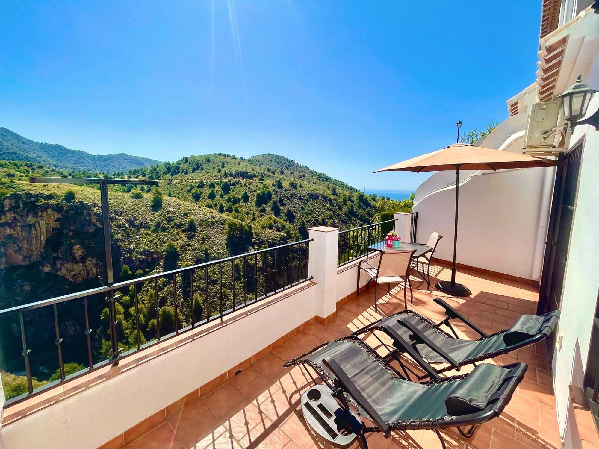 Apartamentos Axarquia , Frigiliana, Terraza Privada Con Vistas A La Montana Rio Y Al Mar Экстерьер фото